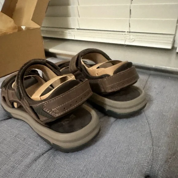 Teva Men's Brown Sandals - Picture 5 of 6